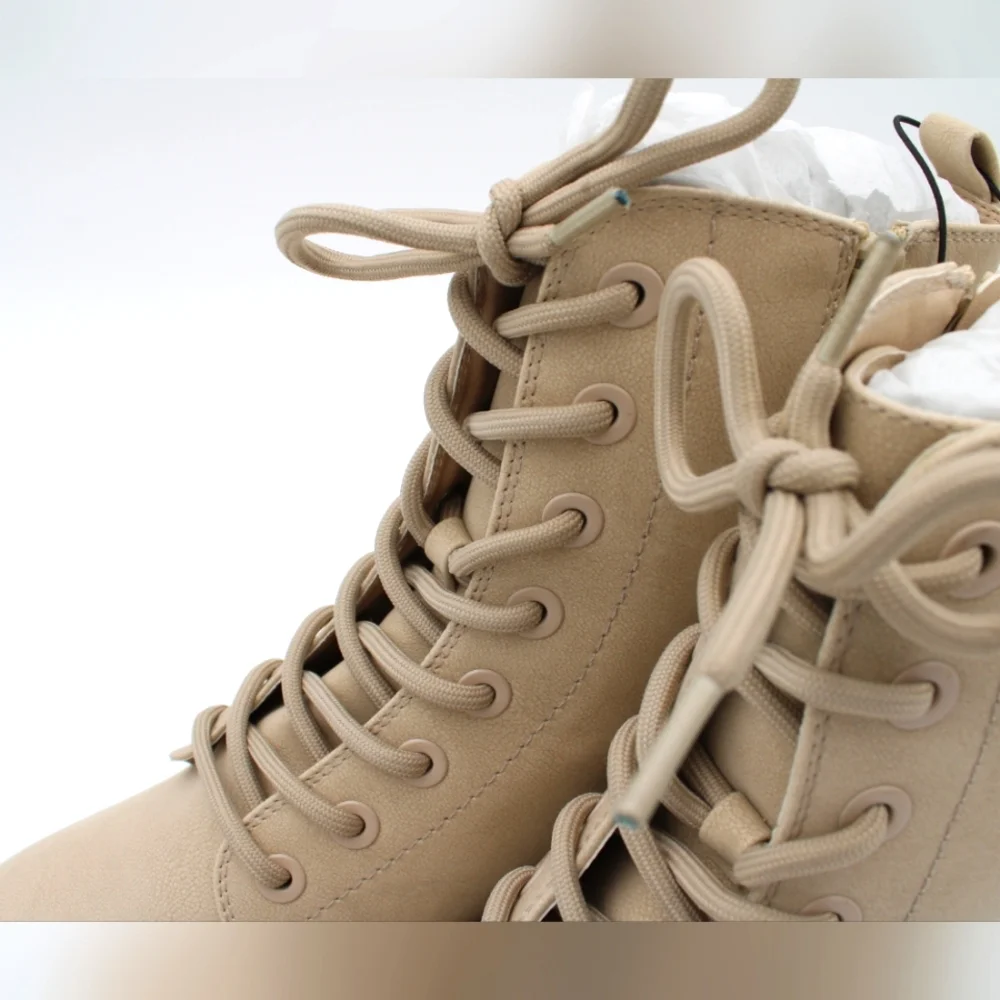 Junior Cream Hiker Heel Boots (Sizes 11, NWT) - Picture 4 of 8